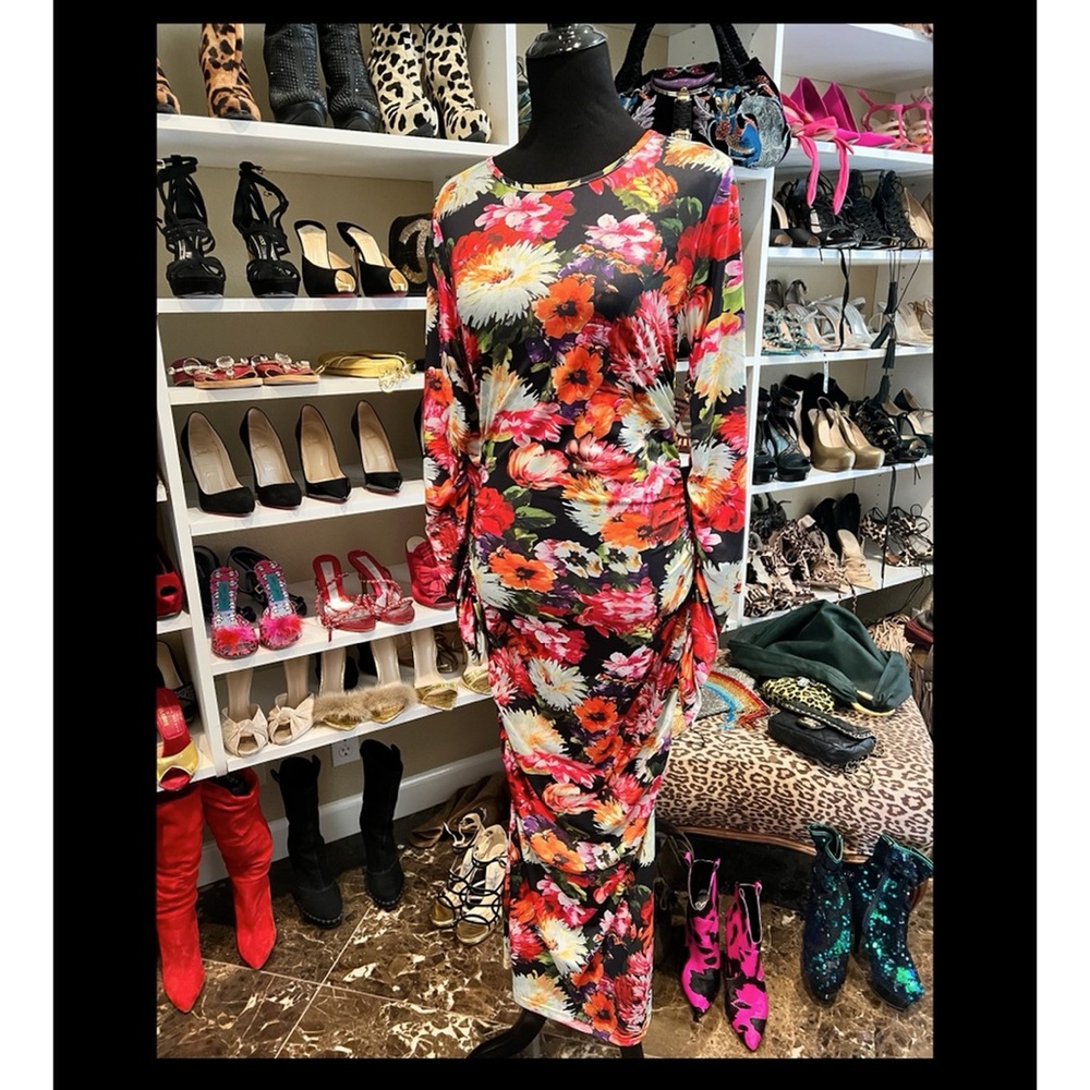 MIDI dress in happy florals.
